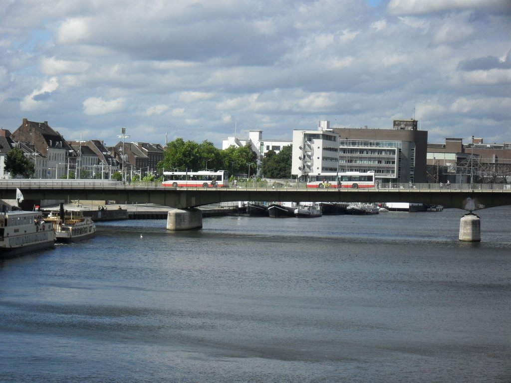 Das ist der Maas fluss in Maastricht ,aufgenommen am 23.8.2010