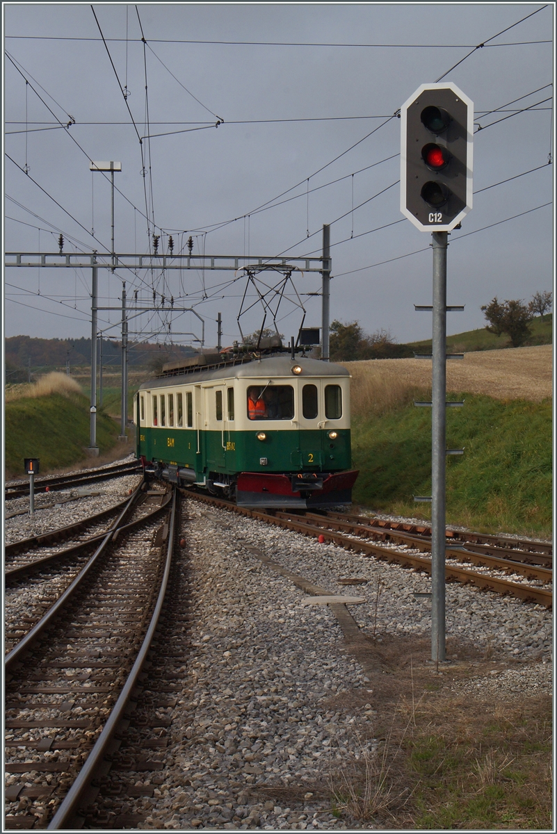 120 Jahren BAM MBC: Der historische BCFe 4/4 N° 2 und sein AB übernahmen zum 120.BAM Jubilämsfest die Planleistungen auf der Strecke Apples - L'Isle Mont la Ville (sowie zwei Extrazugpaare nach Bière).
Apples, den 24. Okt. 2015