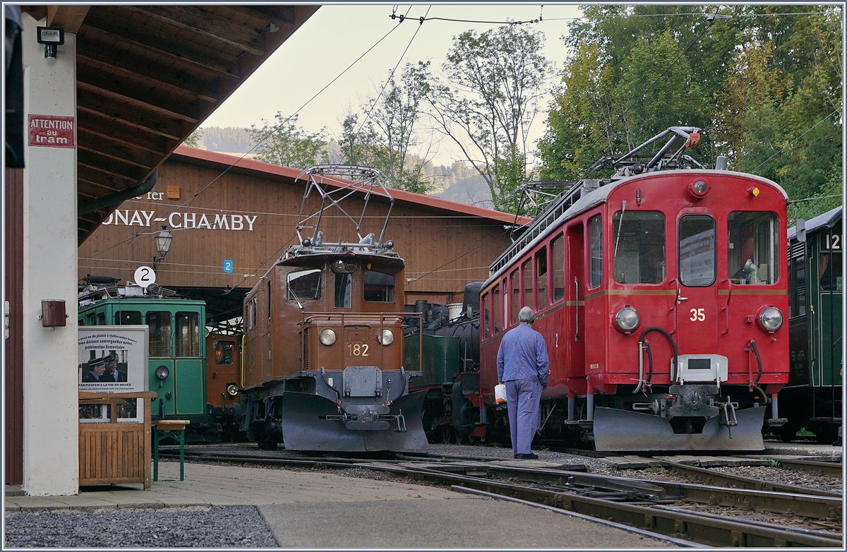 50 Jahre Blonay Chamby - MEGA BERNINA FESTIVAL Der erste Zug des Tages, ja des ganzen Bernina Festivals wird vorbereitet, bzw. zusammengestellt. 
Chaulin, den 8. Sept. 2018