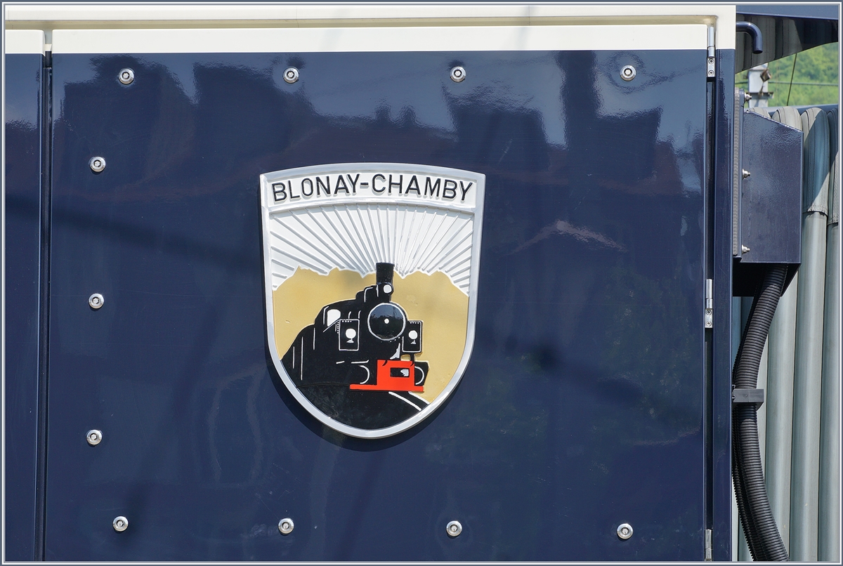 50 Jahre Blonay - Chamby Museumsbahn: heute enthüllte Wappen der  Blonay- Chamby Museumsbahn  am ABeh 2/6 7503. 
Blonay, den 4. Mai 2018