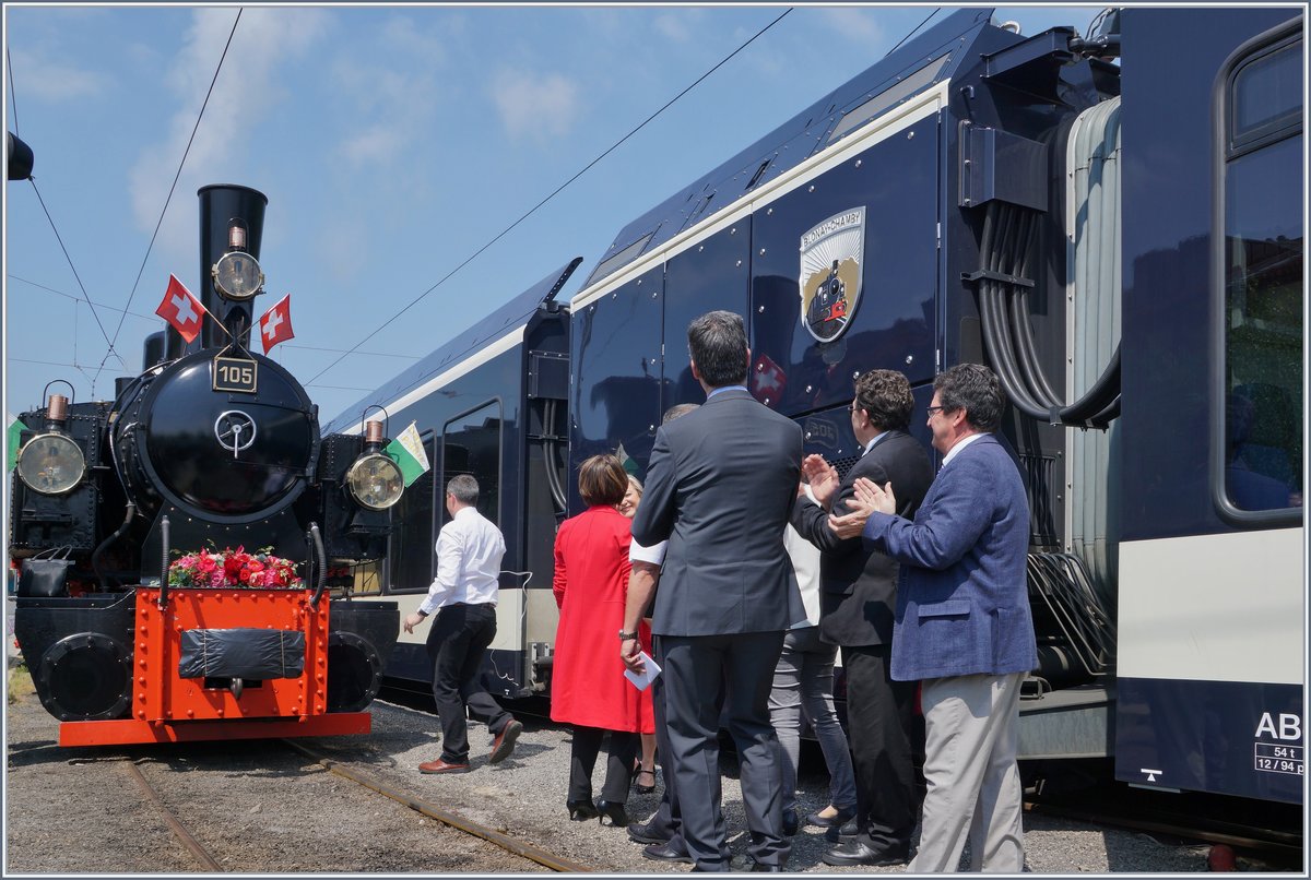 50 Jahre Blonay - Chamby Museumsbahn: Allgemeiner Applaus nach der gelungen Enthüllung.
4. Mai 2018