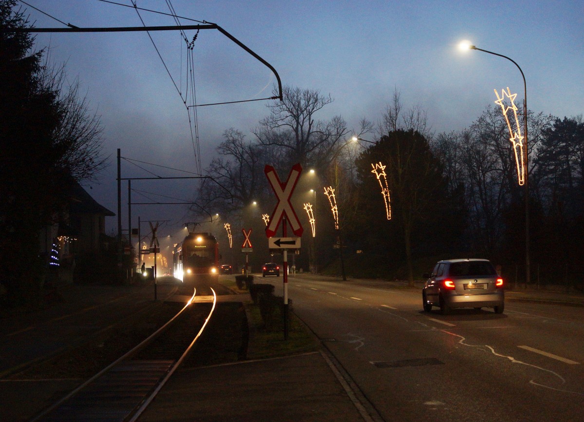 ASm: Regionalzug mit Be 4/8 113 bei Feldbrunnen auf der Fahrt nach Oensingen am 26. Dezember 2015.
Foto: Walter Ruetsch