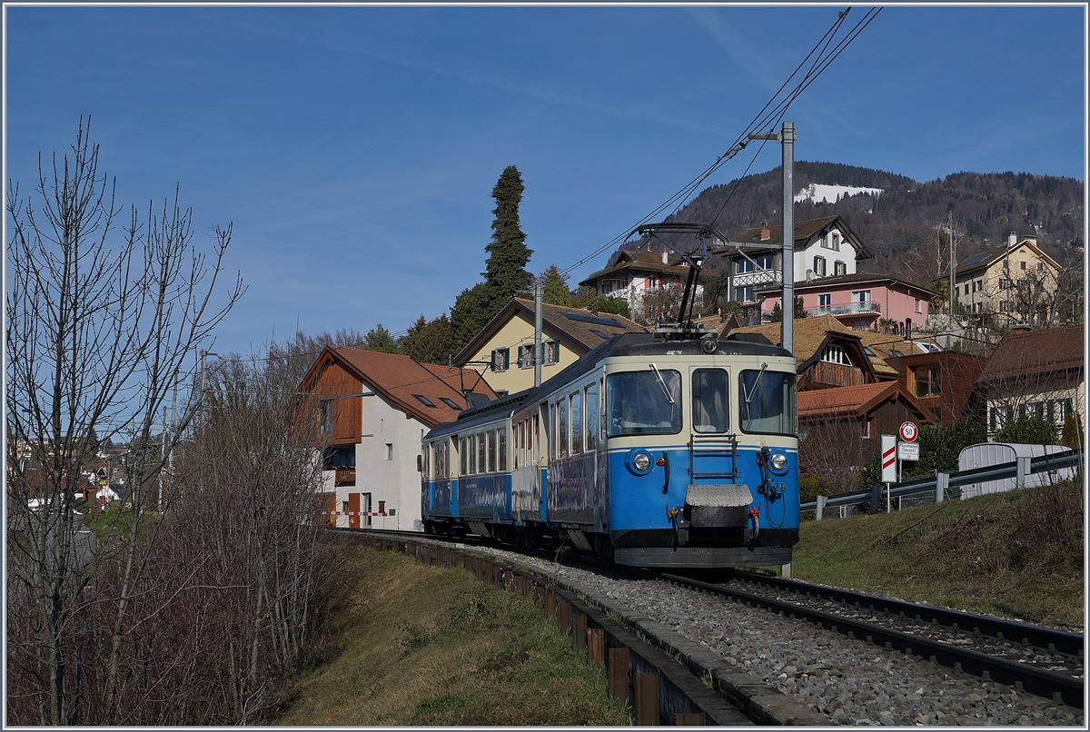 Auch 2019 noch im Planeinsatz, wobei dies die letzte Saison sein dürfte: die MOB ABDe 8/8. Im Bild der ABDe 8/8 4001 SUISSE als Regionalzug 2330 nach Fontanivent bei Planchamp. 

16. Jan. 2019
