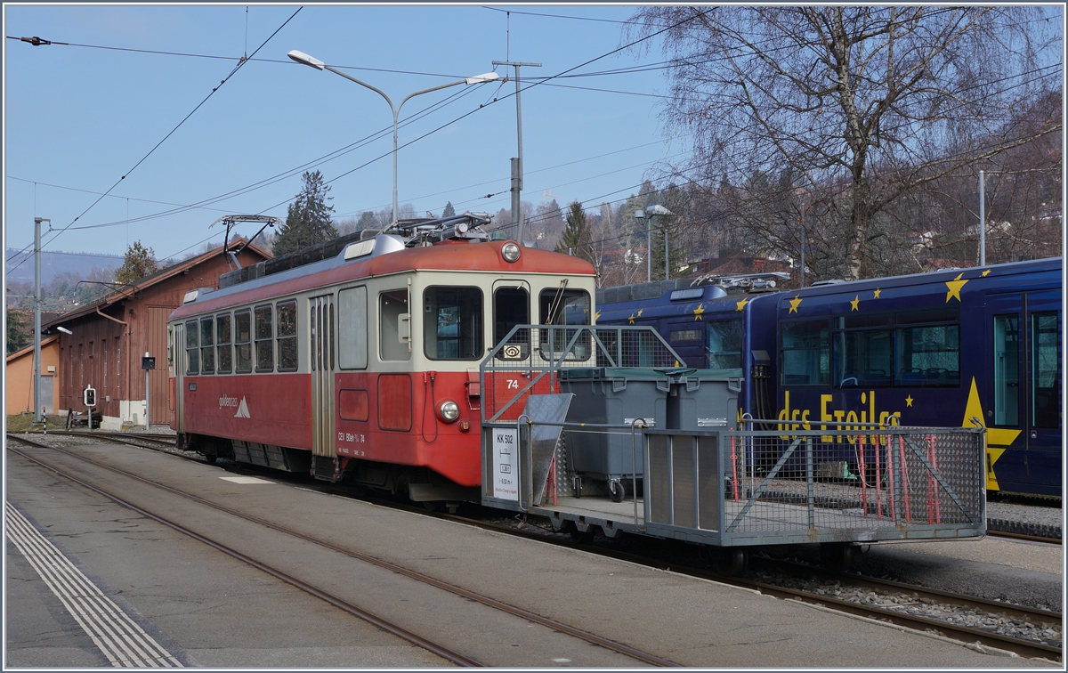 Auch bei der CEV /MVR gibt es Kehrichtzüge, selbst wenn der Kk 502 dem planmässigen Regionalzug 1430 mitgegeben wird, und  nur  der Entsorgung des (bahneigenen) Gipfel-Restaurants dienst.
Blonay, den 13. Feb. 2017
