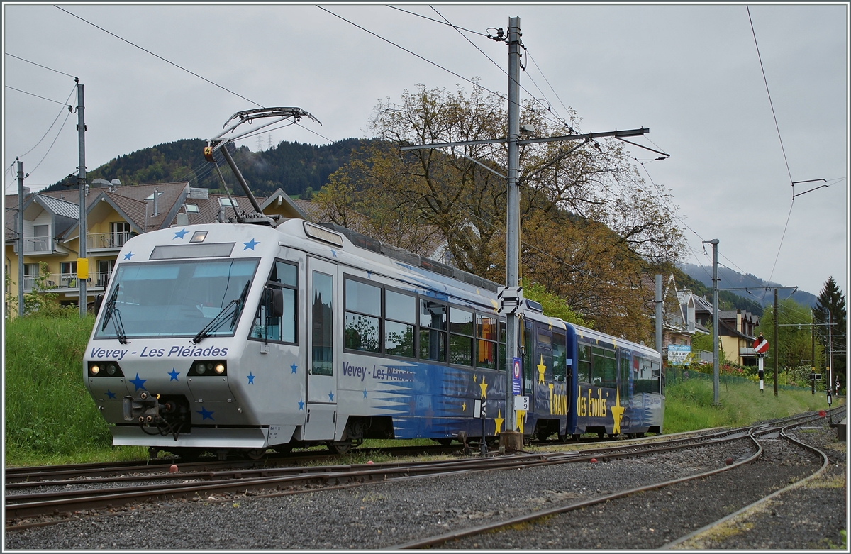 Aus dem BDeh 2/4 71 entstand der Beh 2/4 (mit passendem Bt), der nun als  Train des Etoiles  auf der CEV unterwegs ist.
Blonay, den 27. April 2014
