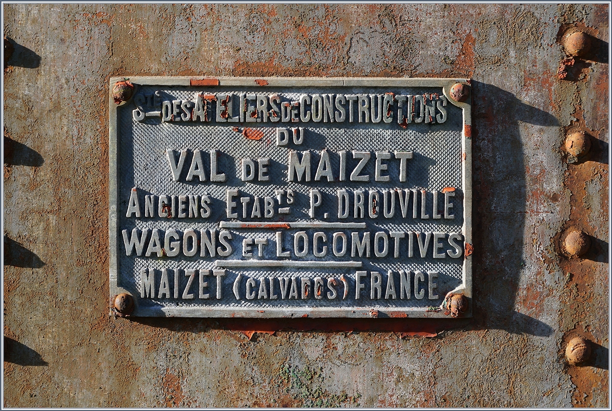 Beim E-Werk Salanfe bei Vernayaz steht eine alte Dieselok; hier das Fabrikschild als Detailaufnahme. 
7. Okt. 2017
