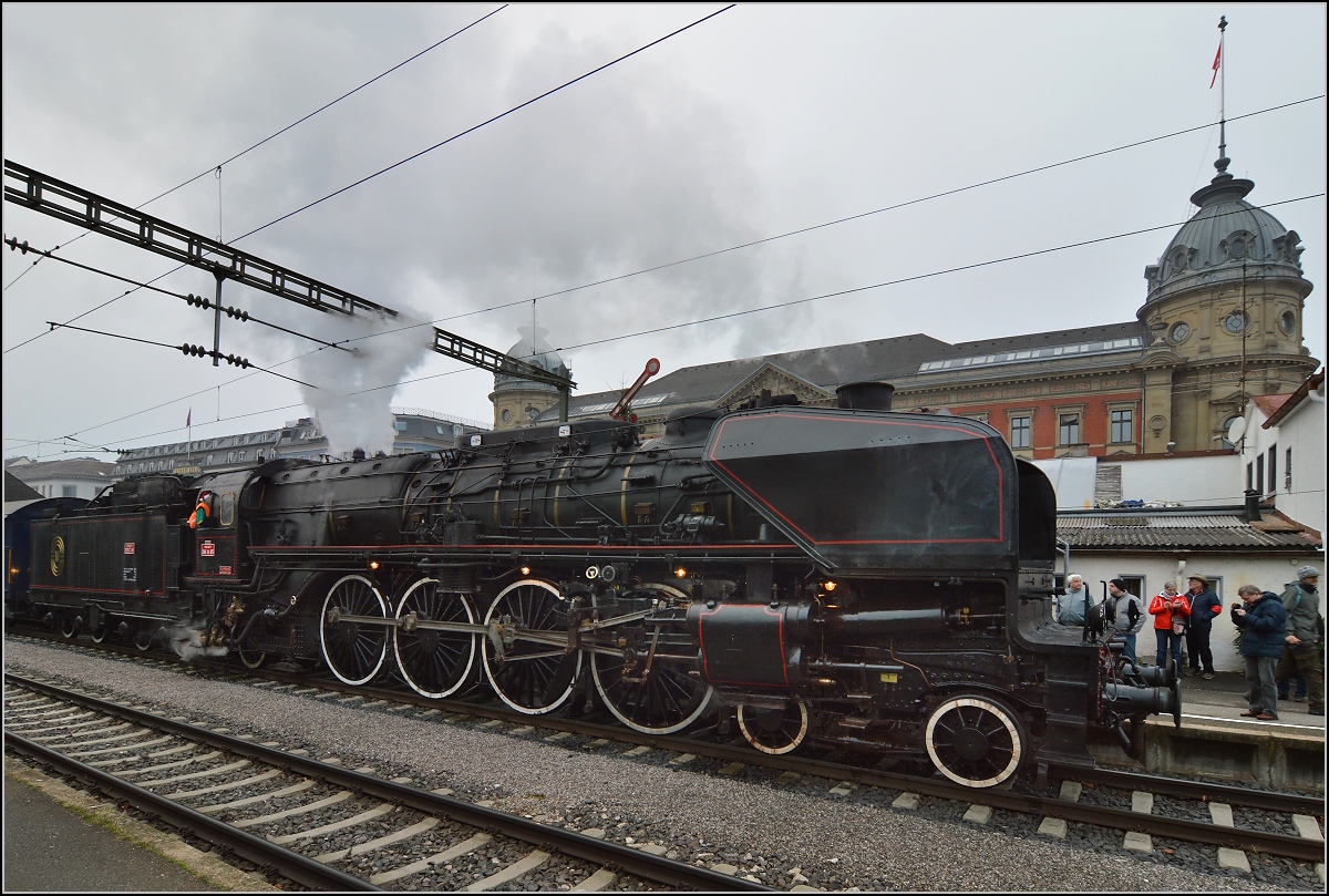 Besuch der Grande Dame 241-A-65 in Konstanz.

Ein bisschen Posieren steht auch einer alten Dame gut. Dezember 2015.