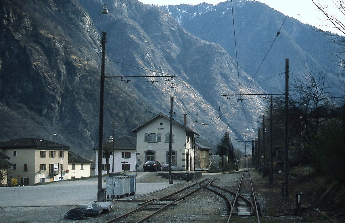 Blick auf den Bahnhof Cama der Misoxer Bahn im M�rz 1993
