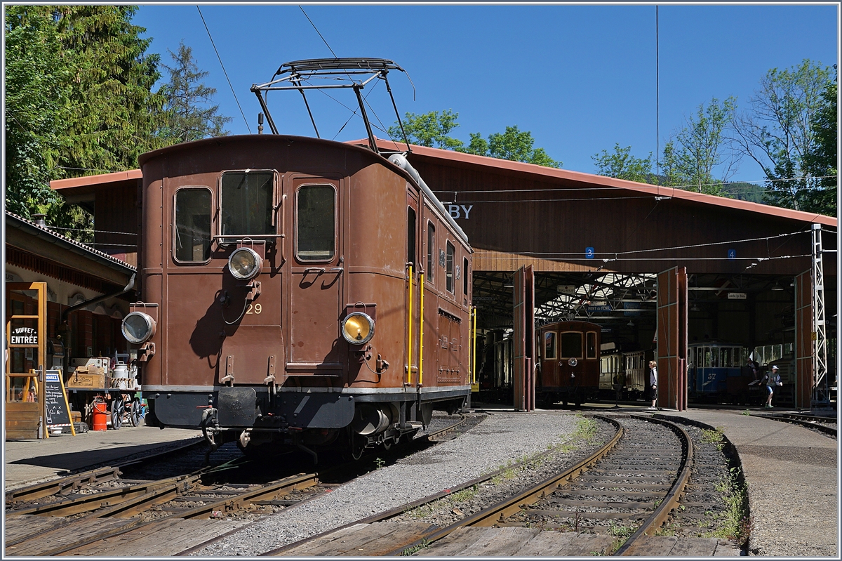 Blonay Chamby  Schweizer Dampf Festival 2019 , dies heisst aber auch: es gibt allerlei elektrische Triebfahrzeuge zu bewundern, wie z. B. die schöne BOB HGe 3/3 29, welche hier in Chaulin zu sehen ist.

8. Juni 2019