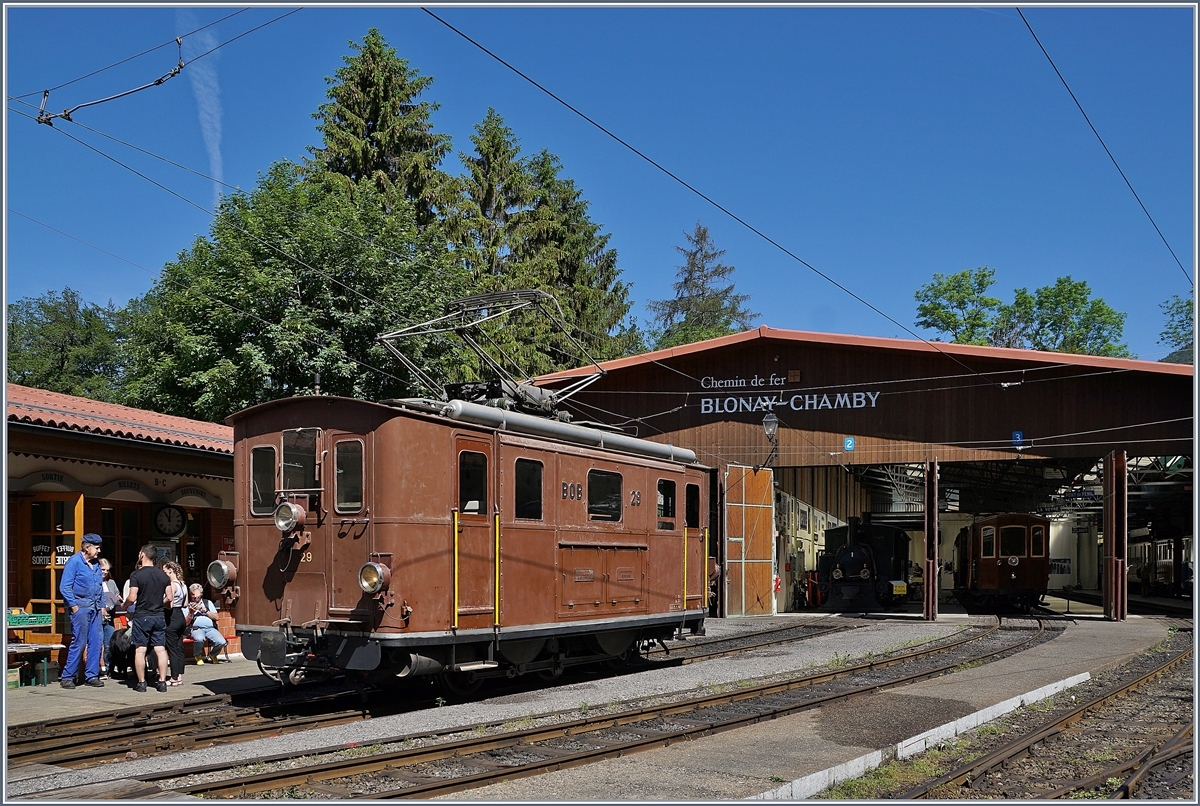 Blonay Chamby  Schweizer Dampf Festival 2019 , dies heisst aber auch: es gibt allerlei elektrische Triebfahrzeuge zu bewundern, wie z. B. die schöne BOB HGe 3/3 29, welche hier in Chaulin zu sehen ist.

8. Juni 2019