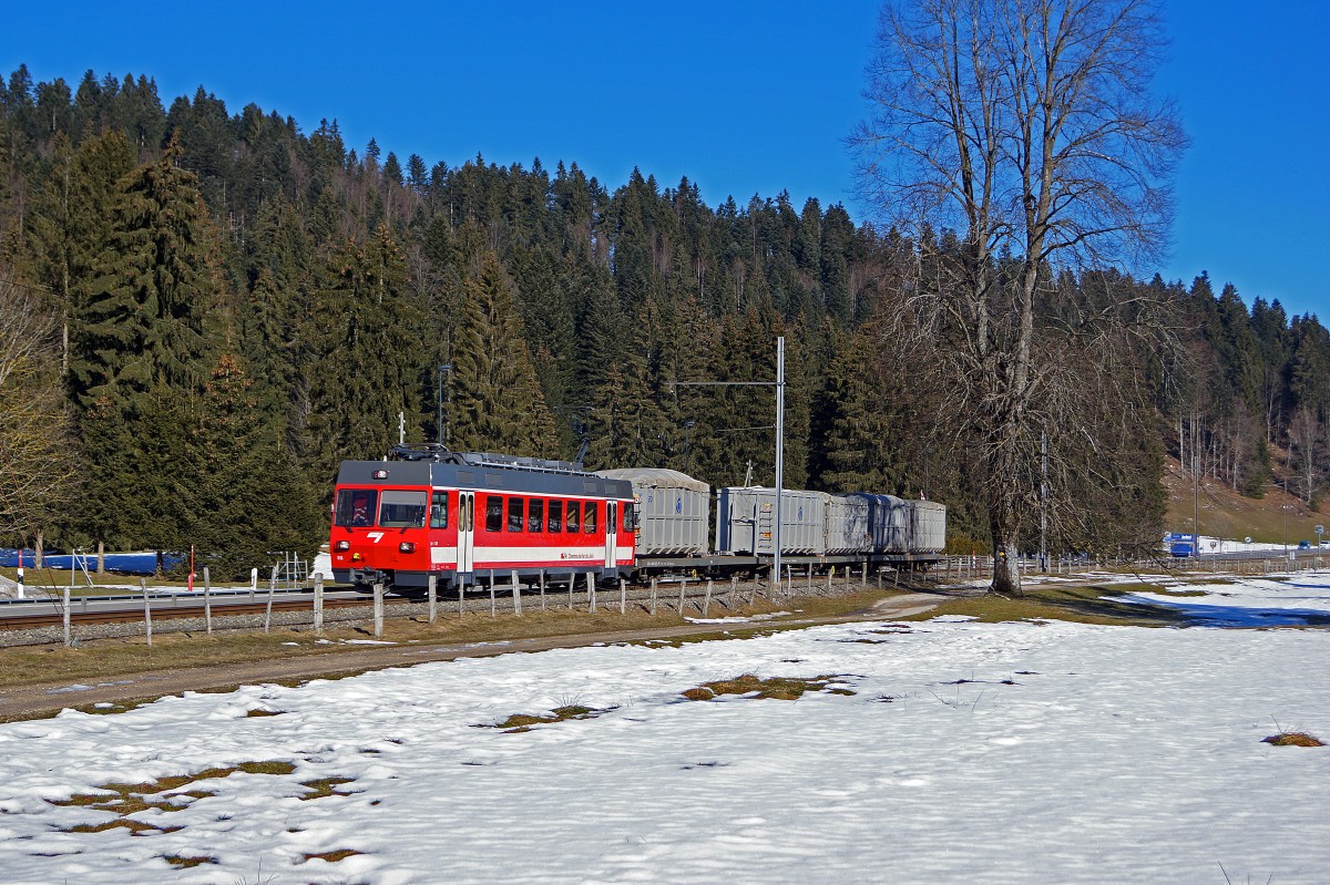 CJ G�terverkehr: Kehrichtzug mit Be 4/4 616 ex FW zwischen Saignelegier und Le Noirmont unterwegs am 12. M�rz 2015.
Foto: Walter Ruetsch