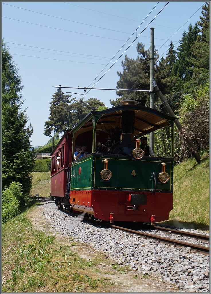 Dampftram G2/2 N° 4  Rimini  (1900) mit einem NStCM Wagen kurz nach Chantemerle auf der Fahrt Richtung Chaulin. 
(Blonay - Chamby Pingstfestival)
9. Juni 2014