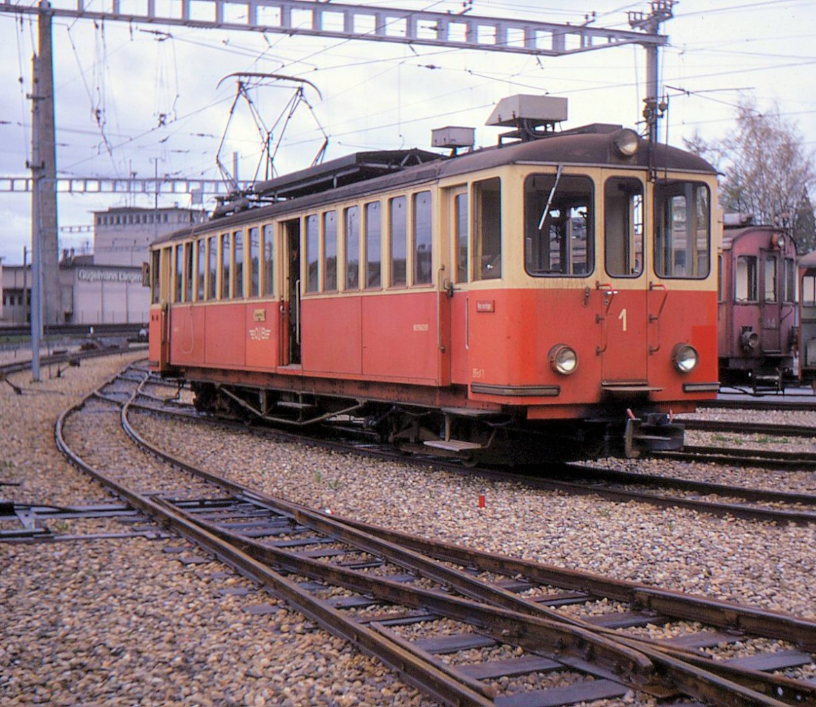 Der alte OJB-Triebwagen 1 von 1907, Langenthal, 26.April 1970.  