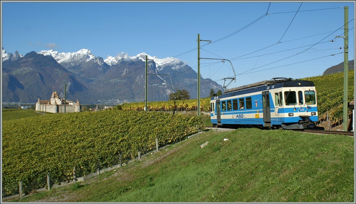 Der ASD BDe 4/4 402, damals noch in Blau, reichte aus um das Zugspaar 428/433 Aigle - Les Diablerets - Aigle zu führen.
21. Okt. 2010