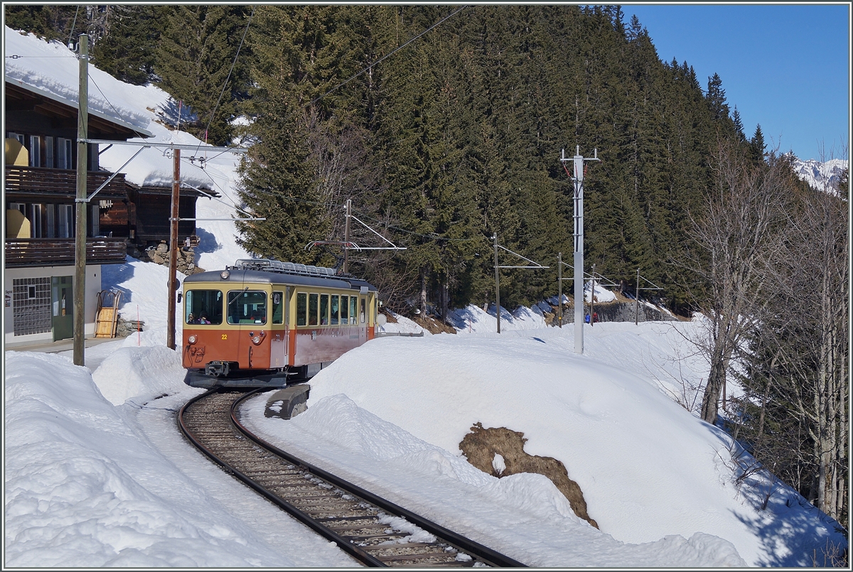 Der Be 4/4 22 erreicht in Kürze Mürren.
9. März 2014