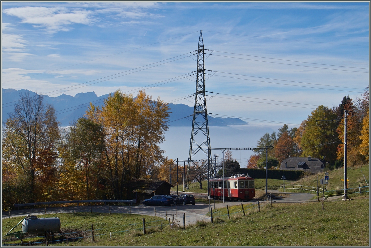 Der CEV BDeh 2/4 73 als Regionalzug 1380 beim kurzen Halt in Fayaux
27. Okt. 2015