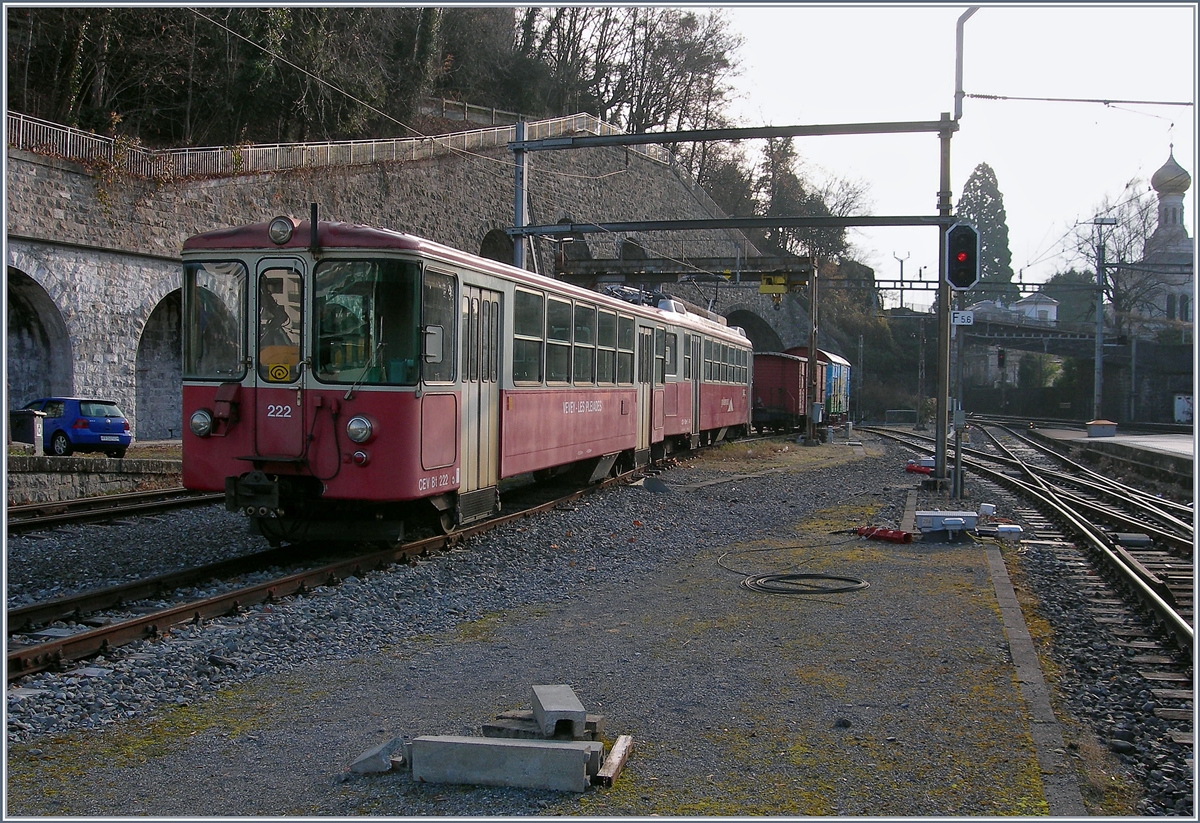 Der CEV Bt 222 und BDeh 2/4 74 in Vevey am 16. Dez. 2016