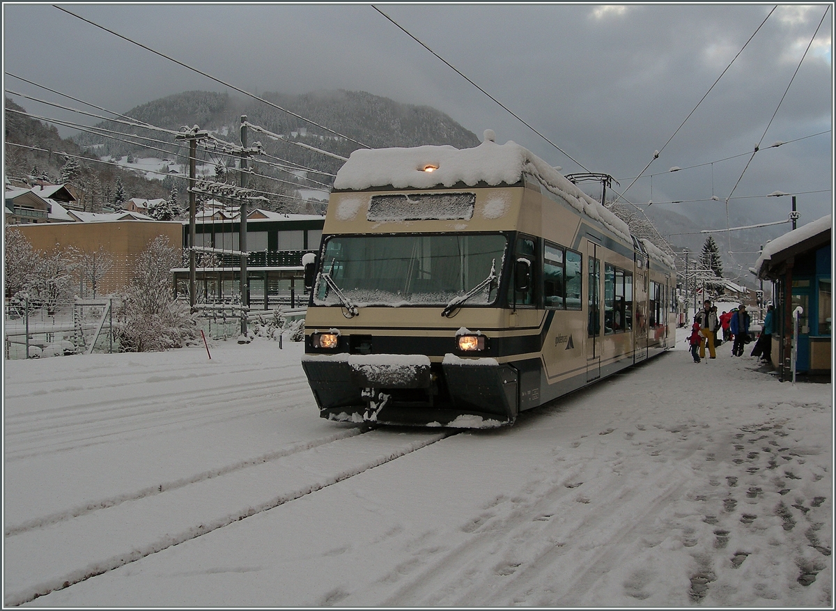 Der CEV GTW Be 2/6 wartet in Blonay auf die Abfahrt nach Abfahrt nach Vevey.
1. Feb. 2015