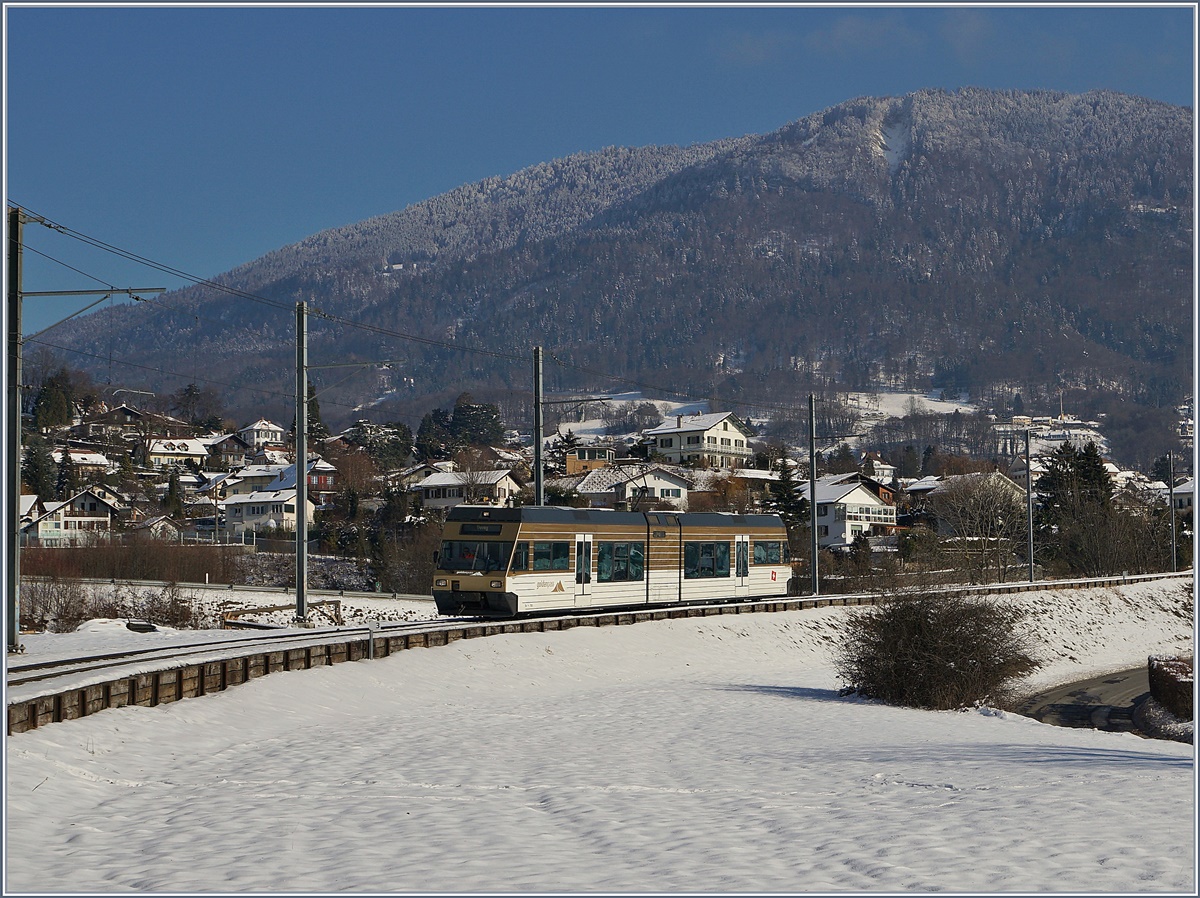 Der CEV MVR GTW Be2/6 7003  Blonay  ist kurz vor Château d'Hauteville auf dem Weg nach Vevey.

18. Jan. 2017