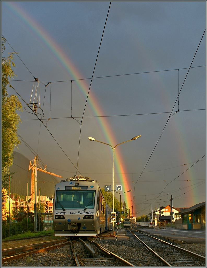 Der CEV  Train des Etoiles  unter einem Regenbogen.
Blonay, den 15. Aug. 2010