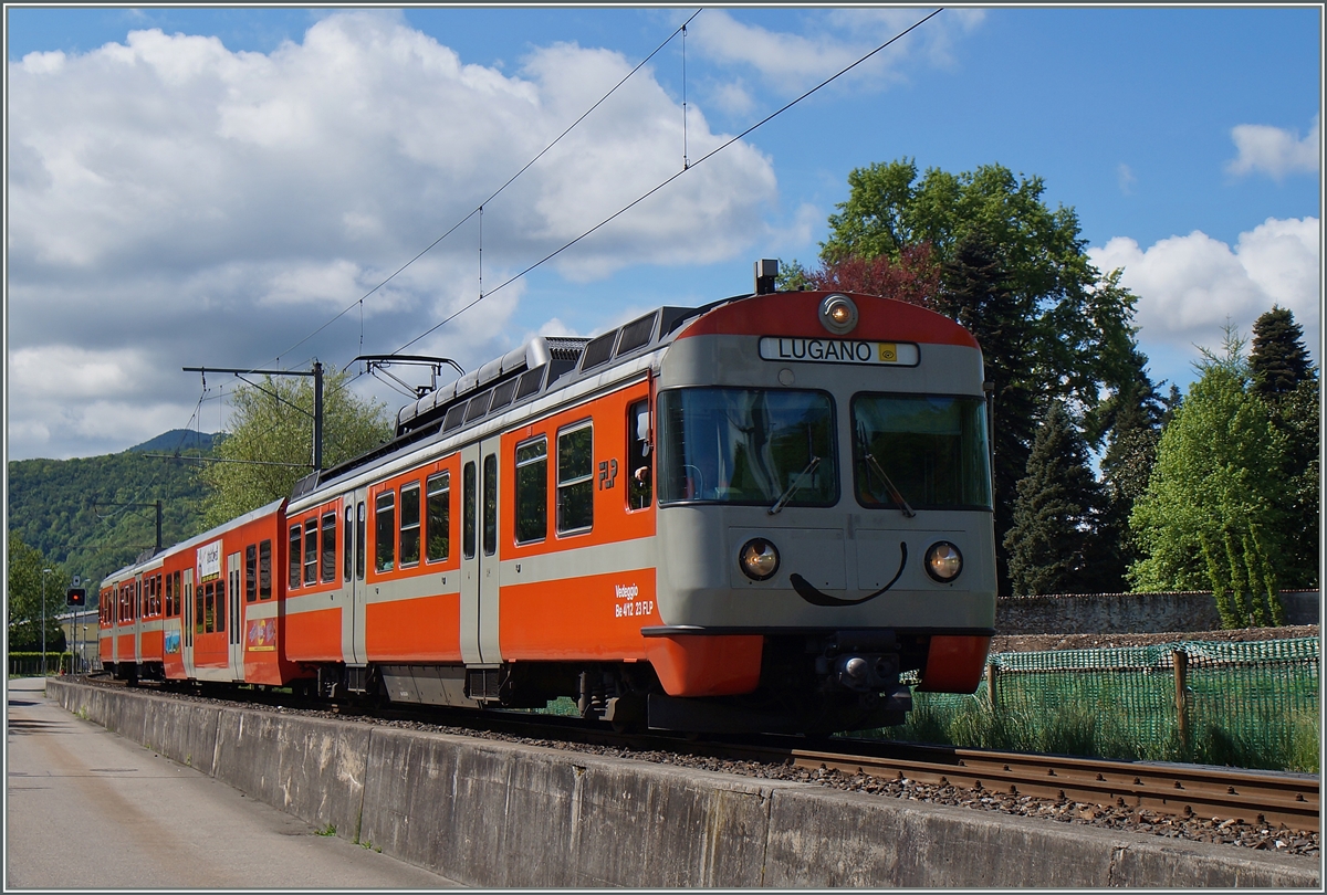 Der FLP Be 4/12 N° 23 ist bei Magliaso unterwegs. 
30. April 2015