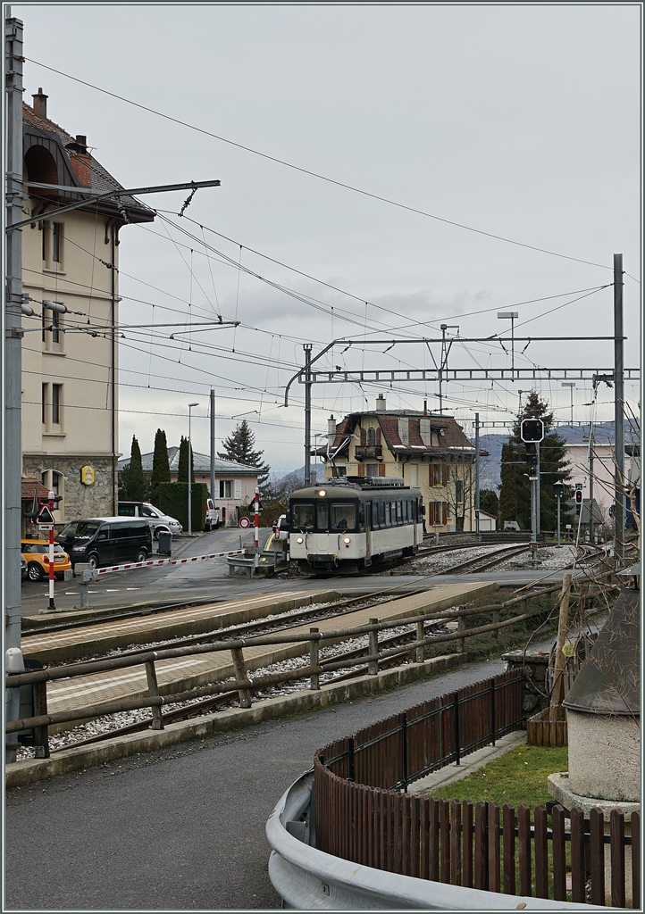Der MOB Be 4/4 1006 (ex Bipperlisi) erreicht als Regionalzug 2332 Chernex. 
4. Feb. 2016