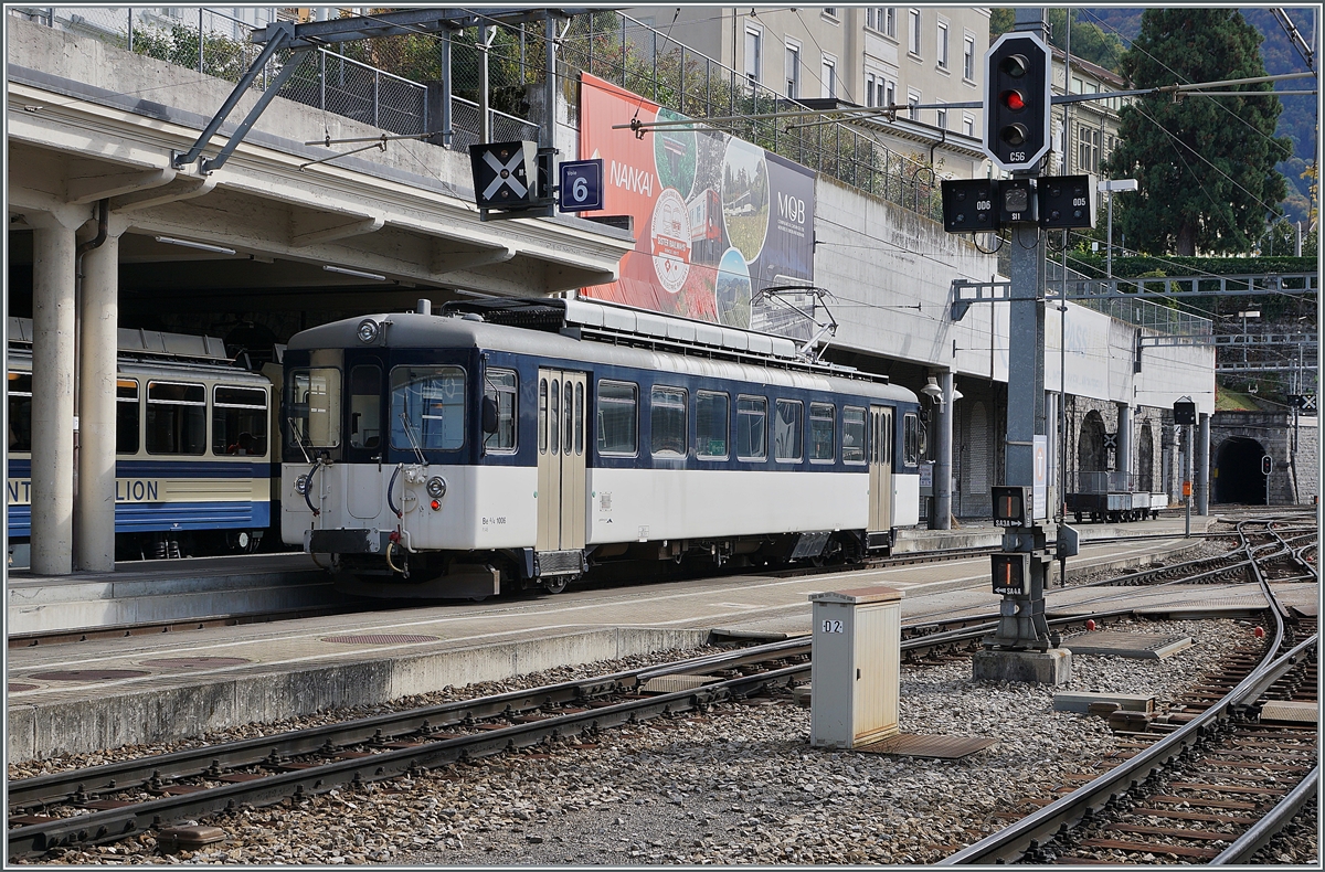 Der MOB Be 4/4 1006  ex Bipperlisi  steht abfahrbereit in Montreux.

12. Oktober 2020