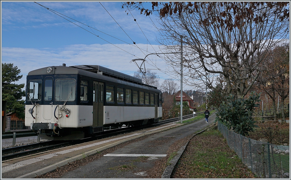 Der MOB Be 4/4 1006 (ex Bipperlisi) ist als Regionalzug 2330 auf der Fahrt von Montreux nach Fontanivent zeigt sich beim Halt in Planchamp.

23. Nov. 2020