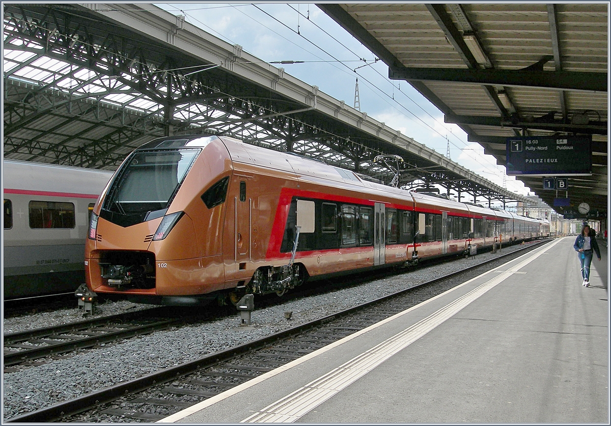 Der neue SOB RABe 526 102-6  Traverso  (UIC 94 85 7 526 102-9 CH-SOB) bei Testfahrten in Lausanne. 

10. April 2019