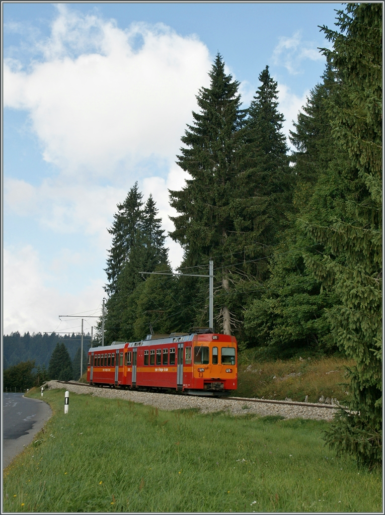 Der NStCM Regionalzug 124 zwischen La Giverine und La Cure.
28. August 2013