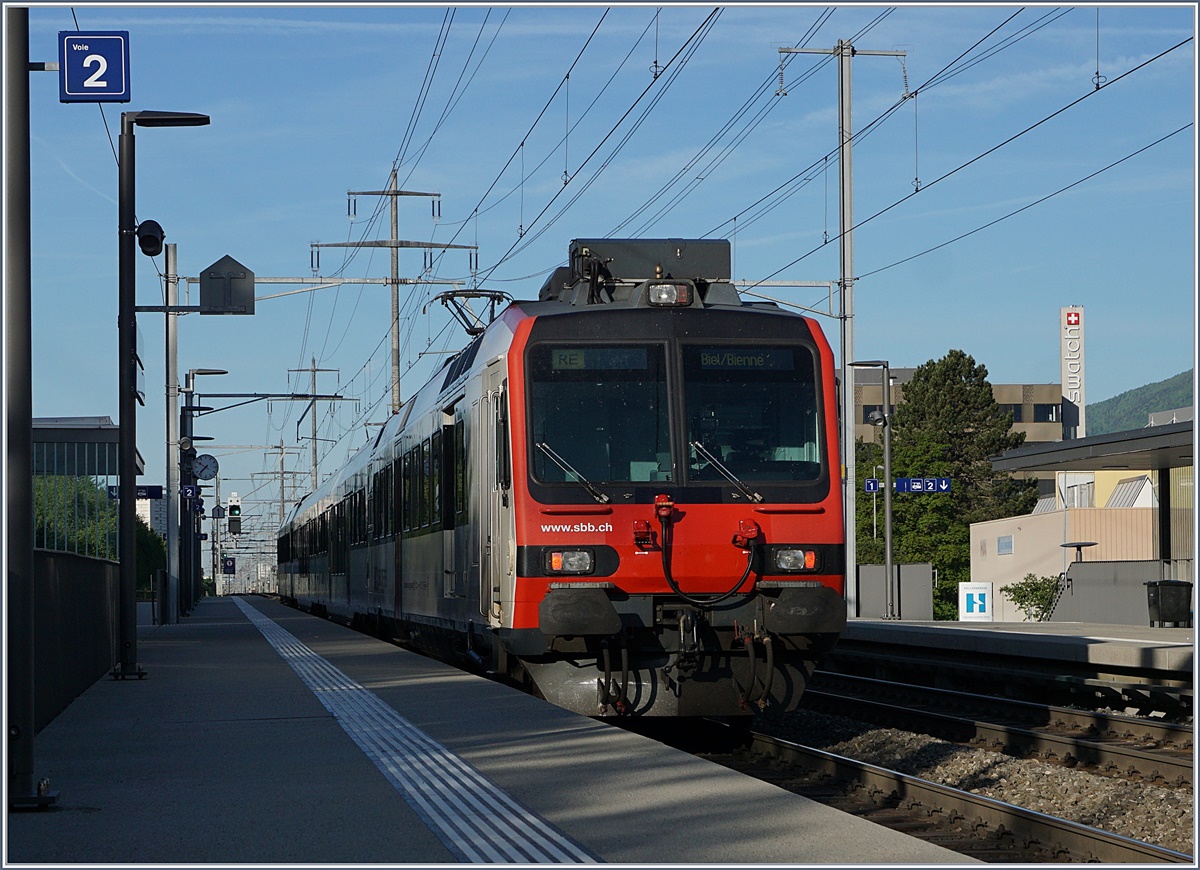 Der RE von Delle nach Biel/Bienne fährt ohne Halt durch die Haltstelle  Biel/Bienne Bözingenfeld/Champs-de-Boujean .
16. Mai 2017