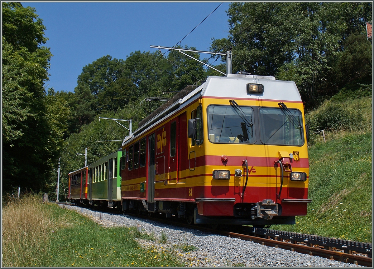 Der Regionalzug 31 kurz vor Les Posses.
12. August 2015