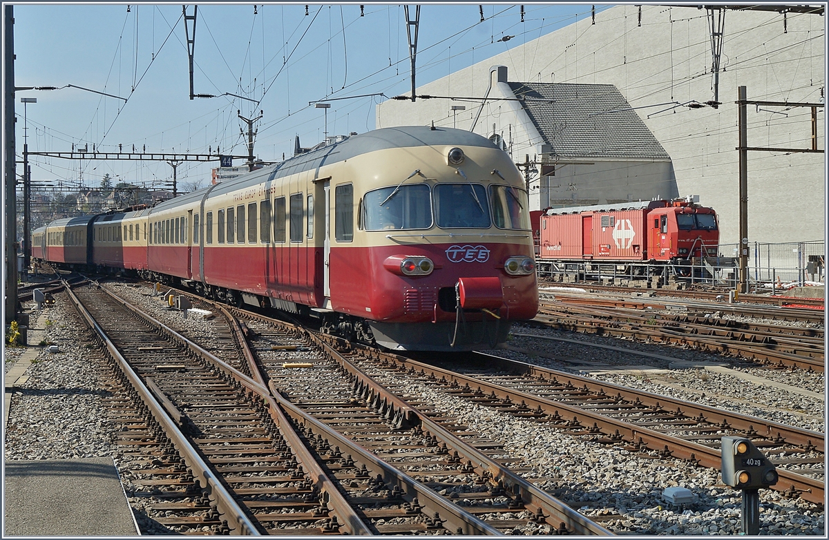 Der SBB RAe TEE II 1053 verlässt Lausanne; schön wars gewesen, wieder einmal einen TEE in Lausanne zu erleben

31. März 2019
