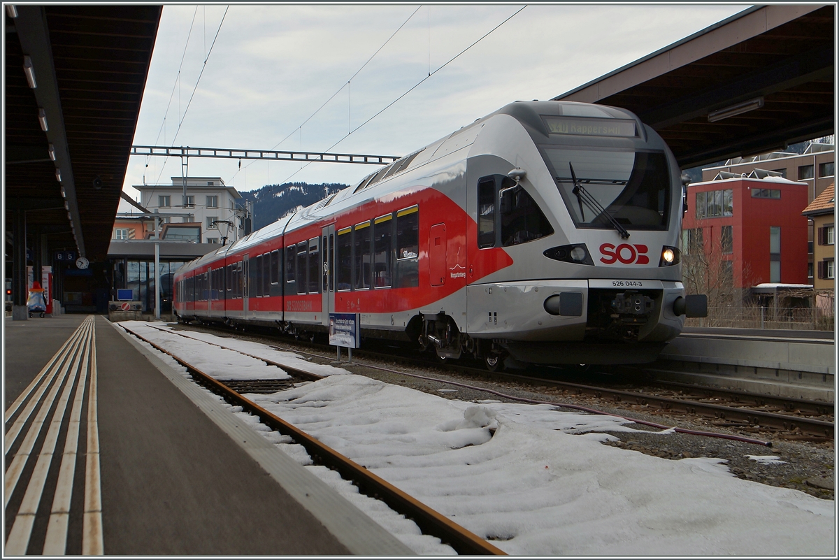 Der SOB Flirt 526 044-3 in Einsiedeln.
17. März 2015