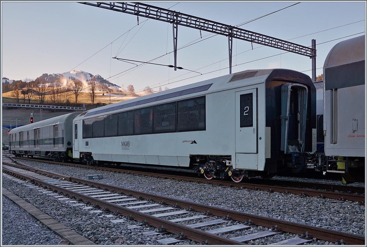 Der Spurwechselwagen der MOB in einem Testzug, abgestellt in Zweisimmen. 

12. Jan. 2020