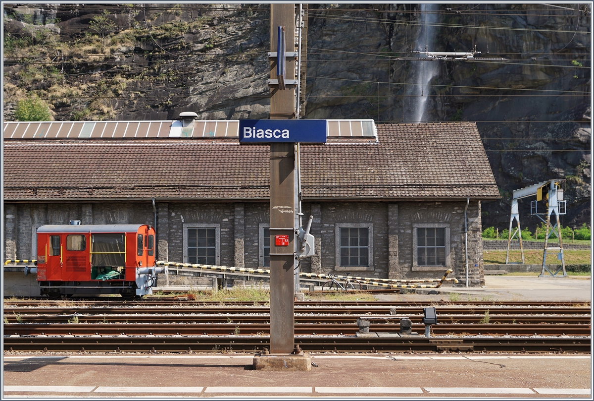 Der Tm II N° 725 steht in Biasca. 

13. Sept. 2020