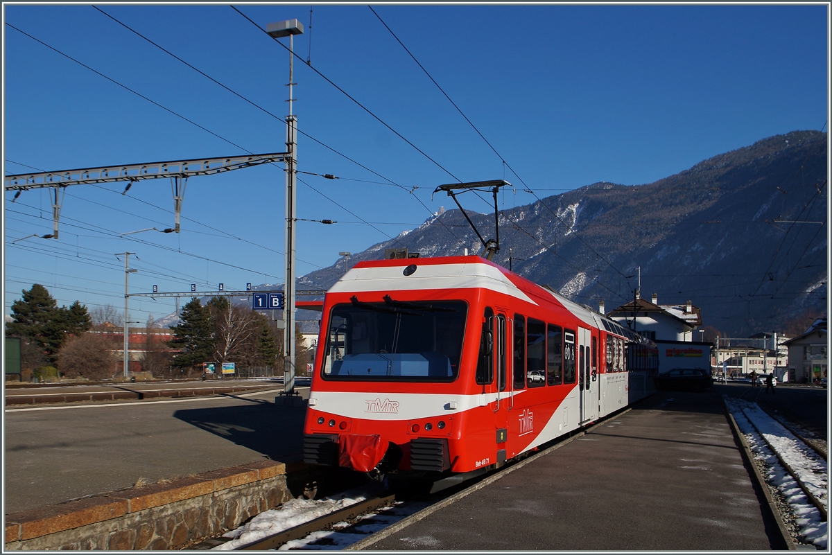 Der TMR Beh 4/8 N° 71 wartet in Martigny auf die Abfahrt Richtung Vallorcine. 
10. Feb. 2015