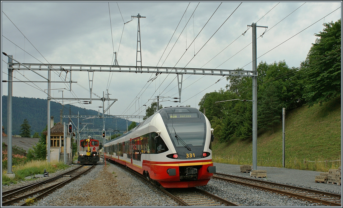 Der TransN damals TRN RABe 527 331 verlässt Travers in Richtung Buttes.

22. Juli 2010