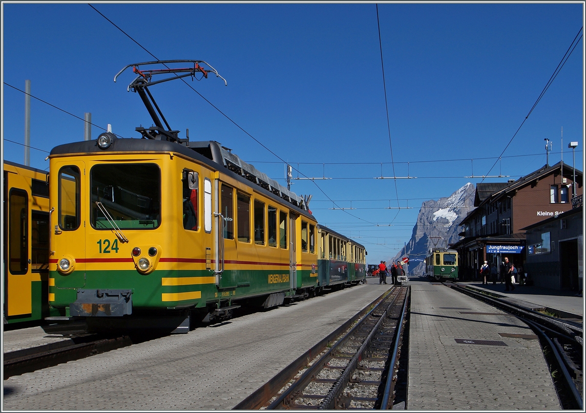 Der WAB BDeh 4/4 124 auf der Kleinen Scheidegg. 
9. Okt. 2014