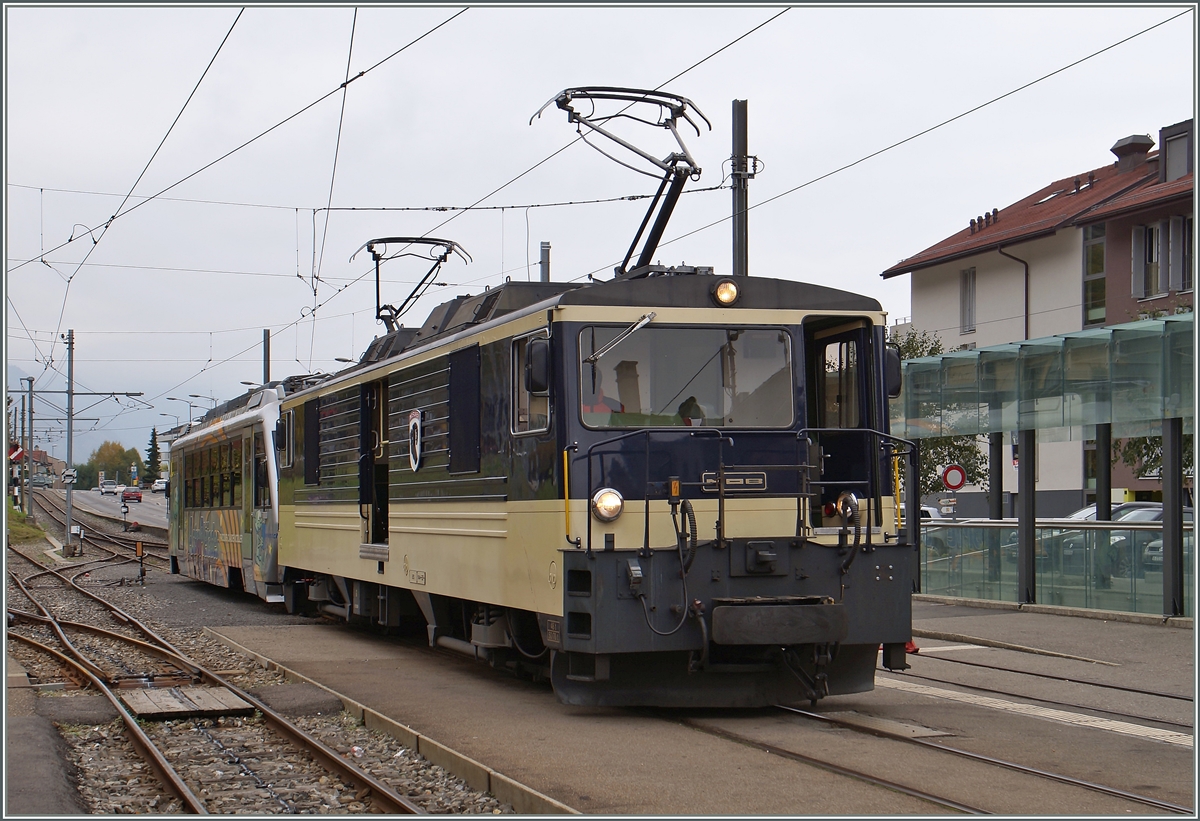 Der Zweck der Fahrt der GDe 4/4  Interlaken  nach Blonay: der CEV Beh 2/4 muss nach Vevey geschleppt werden.
19. Okt. 2015