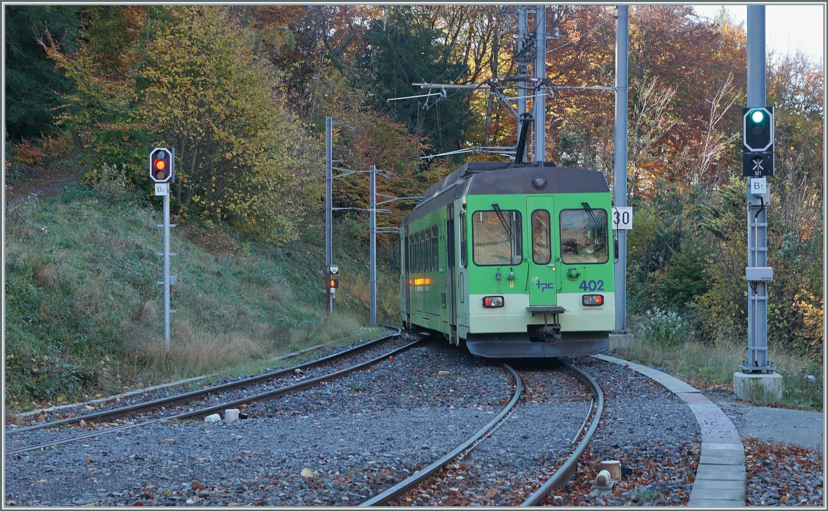 Deri TPC ASD BDe 4/4 402 verl�sst den Bahnhof von Verschiez in Richtung Aigle. 

5. Nov. 2021