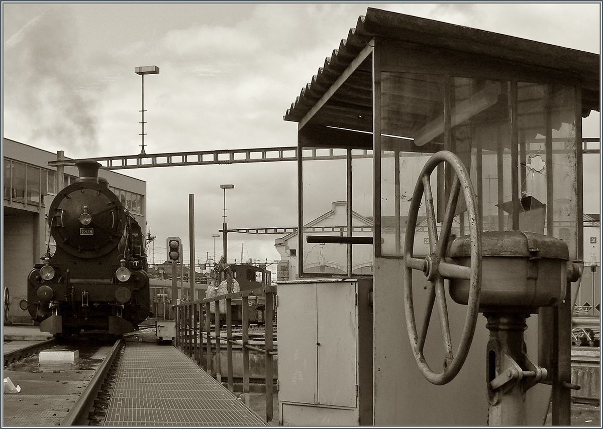 Die 5/6 2978  Elefant  auf der Drehscheibe in Lausanne.
2. Sept. 2012