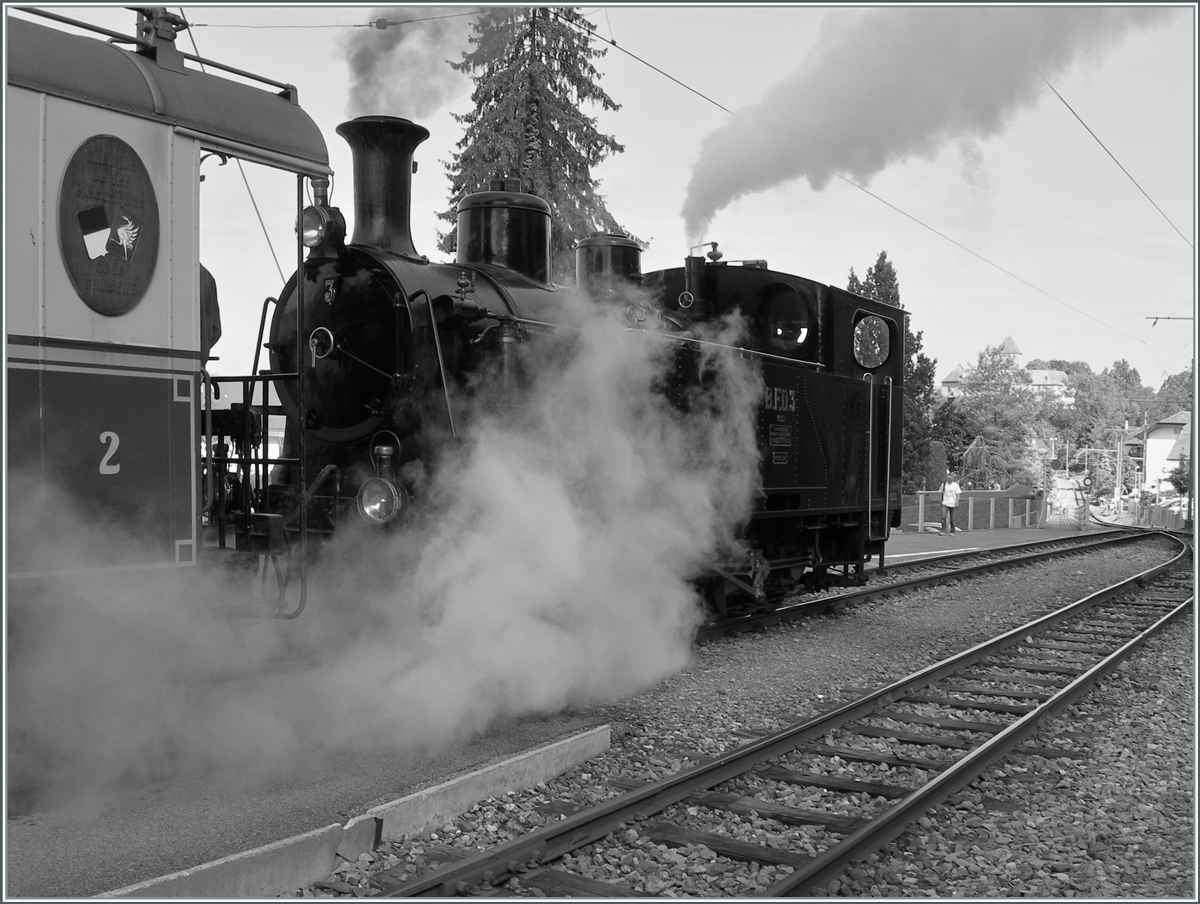 Die BFD HG 3/4 N° 3 dampft mit ihrem  Riviera Belle Epoque  im Rahmen des Dampffestivals 2006 in Richtung Vevey. 

Blonay, den 4. Juni 2006