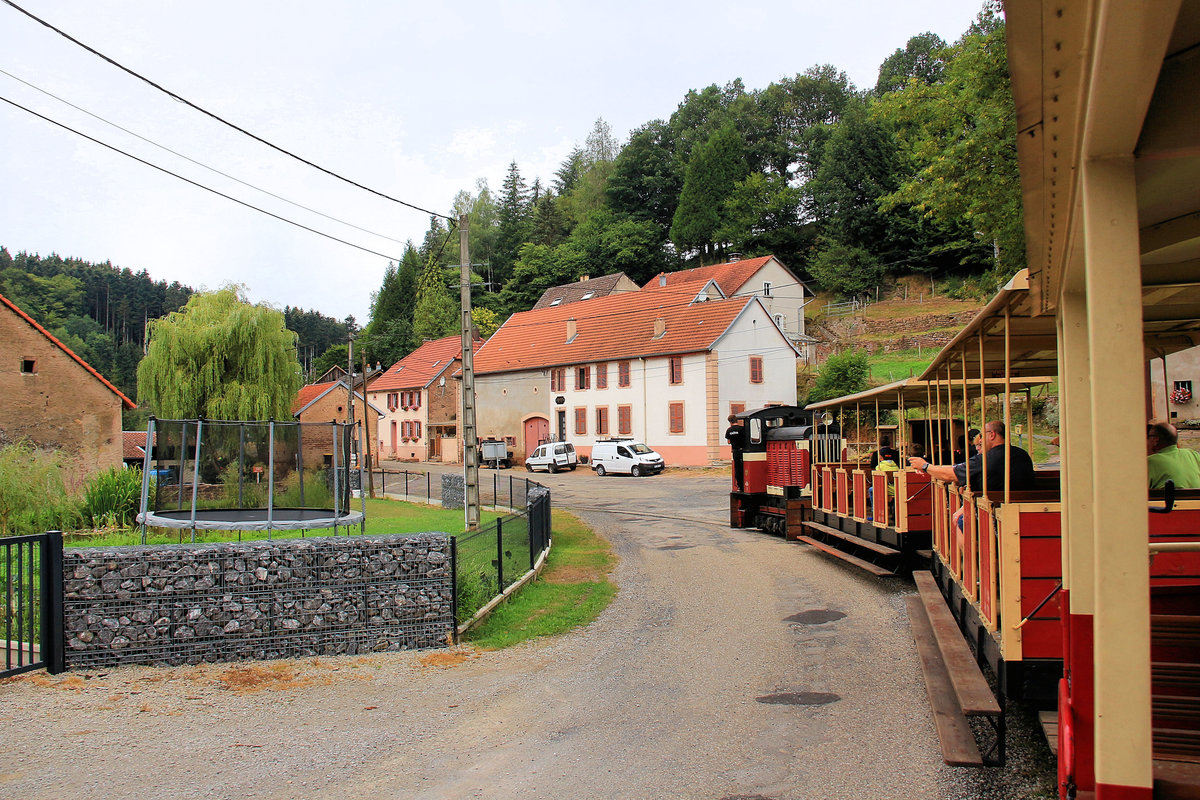 Die Chemin de Fer Forestier d'Abreschviller mit der kleinen Lok LULU im Abstieg von der Bergstation. 22.Juli 2018