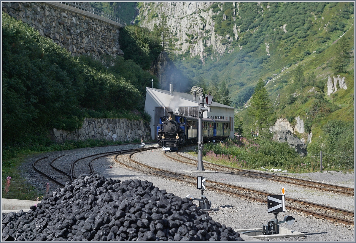 Die DFB HG 3/4 N° 1 erreicht mit ihrem Personenzug 134 den Bahnhof von Gletsch. 

31. August 2019