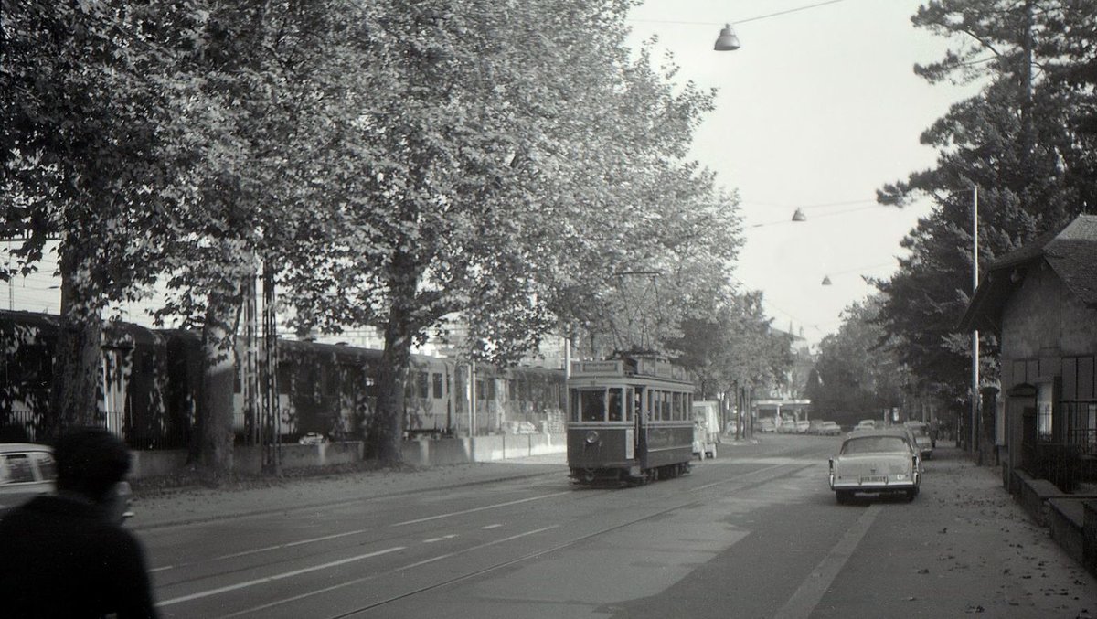 Die ehemalige Tramlinie 1 (Betriebseinstellung 11.Oktober 1965): Wagen 150 in der Laupenstrasse, Richtung Westen fahrend. Sp�tsommer 1965 