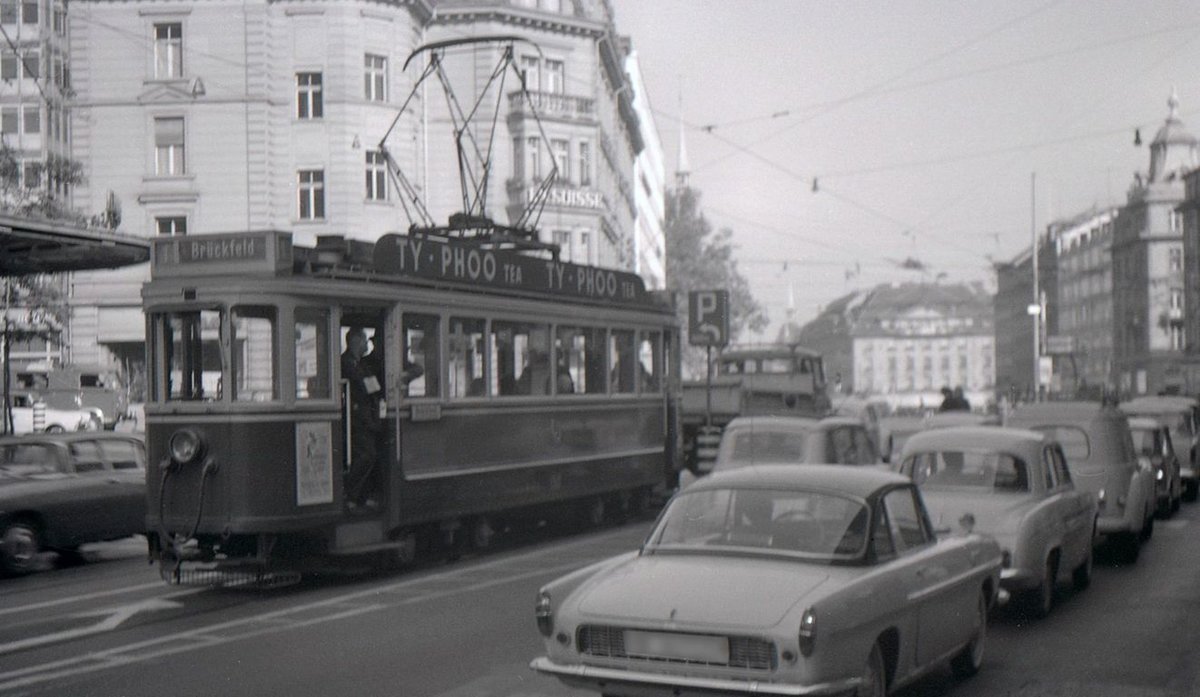 Die ehemalige Tramlinie 1 (Betriebseinstellung 11.Oktober 1965): Wagen 150 am Hirschengraben, von Westen kommend. Sp�tsommer 1965 