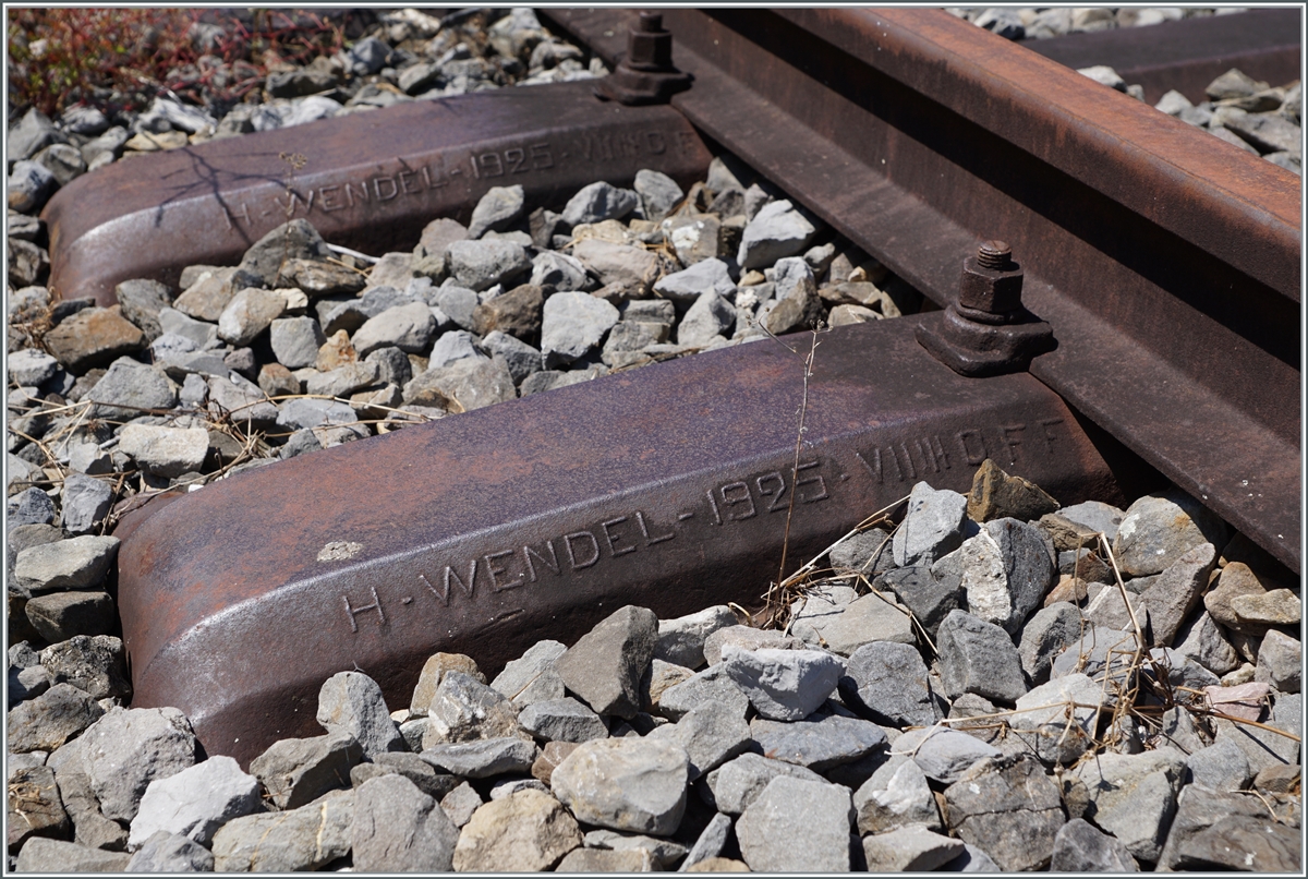 Die letzten Schwellen vor der Brücke über Grenzfluss La Morge dürften hier schon eine ziemlich lange Weile liegen...

22. Juli 2022