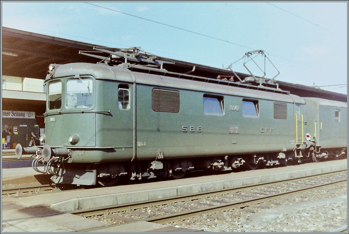 Die SBB Re 4/4 I 11042 in Solothurn. 
Sept. 1993