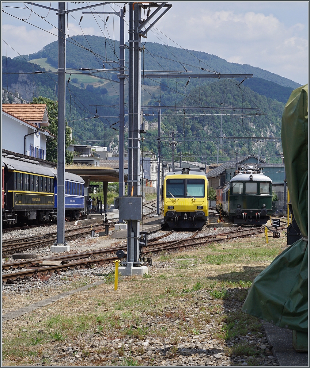 Durch Thal gefahren, und gestaunt, wie breit dies ist gab es in Balsthal erneut einen  BDe 4/4 Zug zu sehen, diesmal ein ex MSB der nun bei der OeBB als Ersatz für den SBB Domino vorgesehen ist im Bild neben einer Re 4/4 I der Steurewagen Bt 80-35 003.

17. Juni 2023